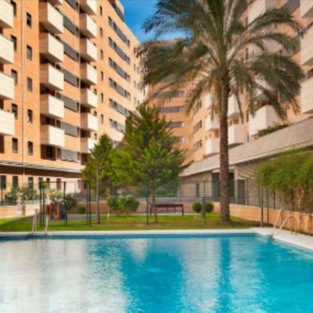 Keywise Perfect Location Next To Maria Zambrano Station, Central , Beach ,Pool And Free Parking มาลากา ภายนอก รูปภาพ